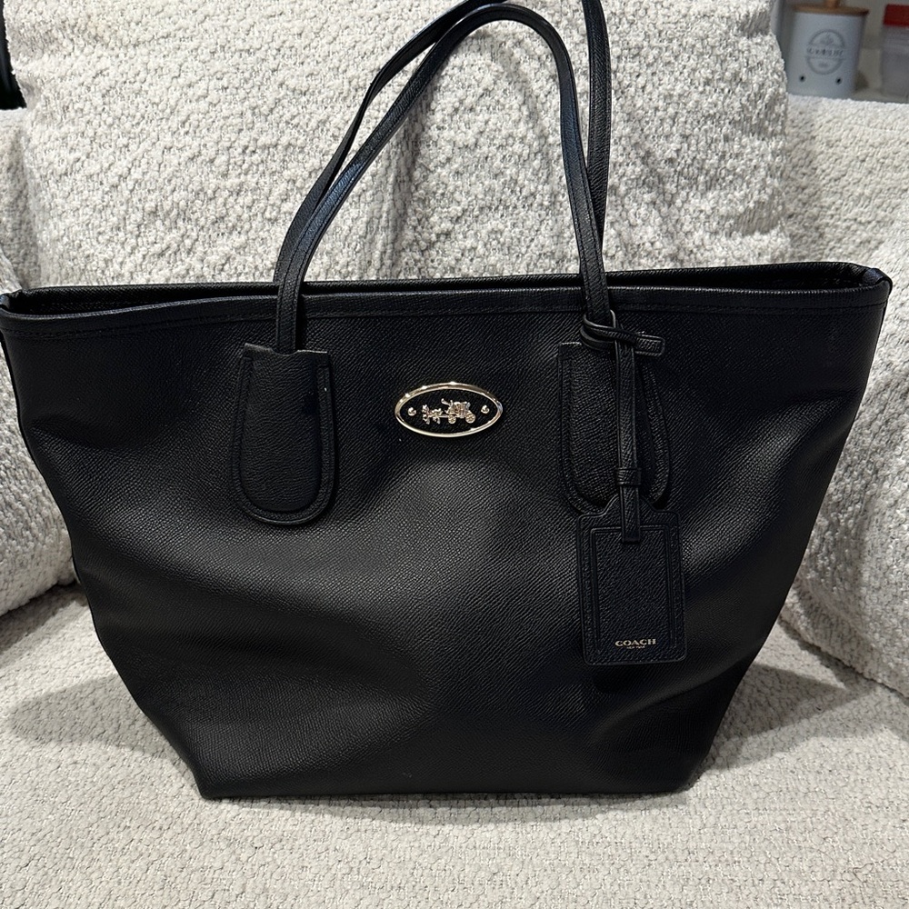 Coach Taxi Black Cross-Grain Leather Tote With Gold Accents